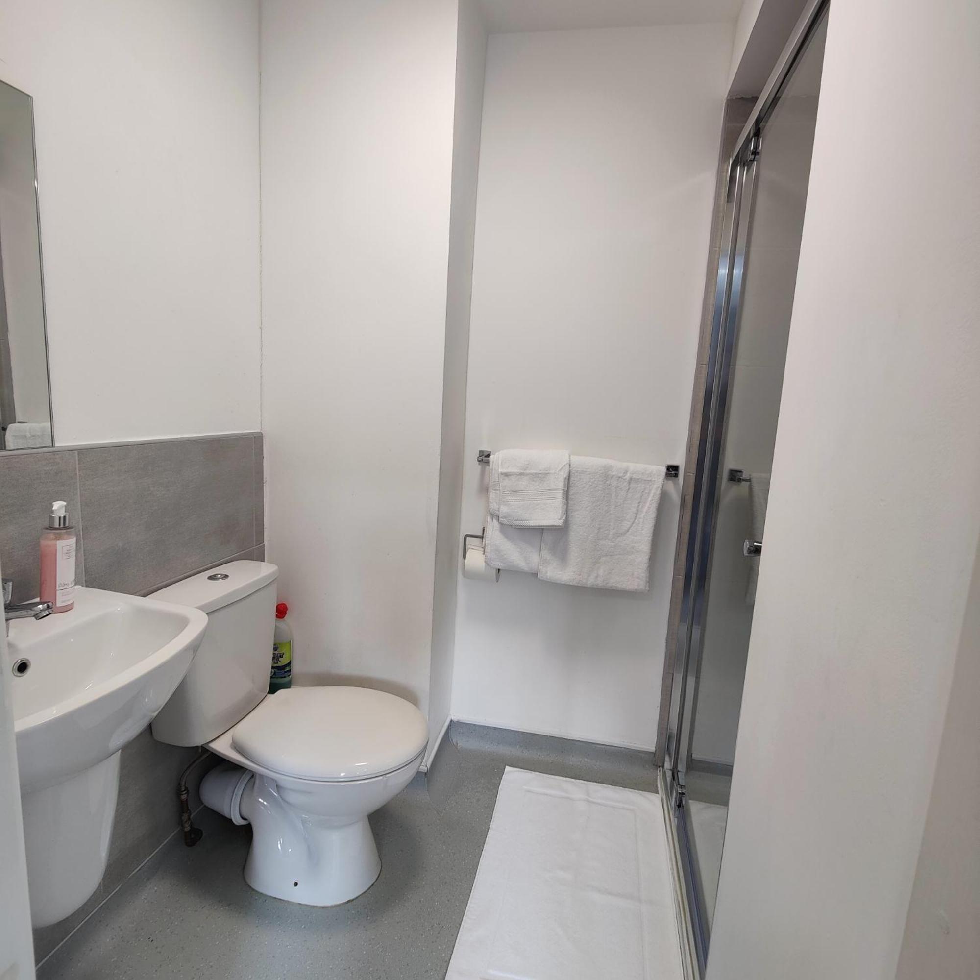 - Kempston Court Hotel