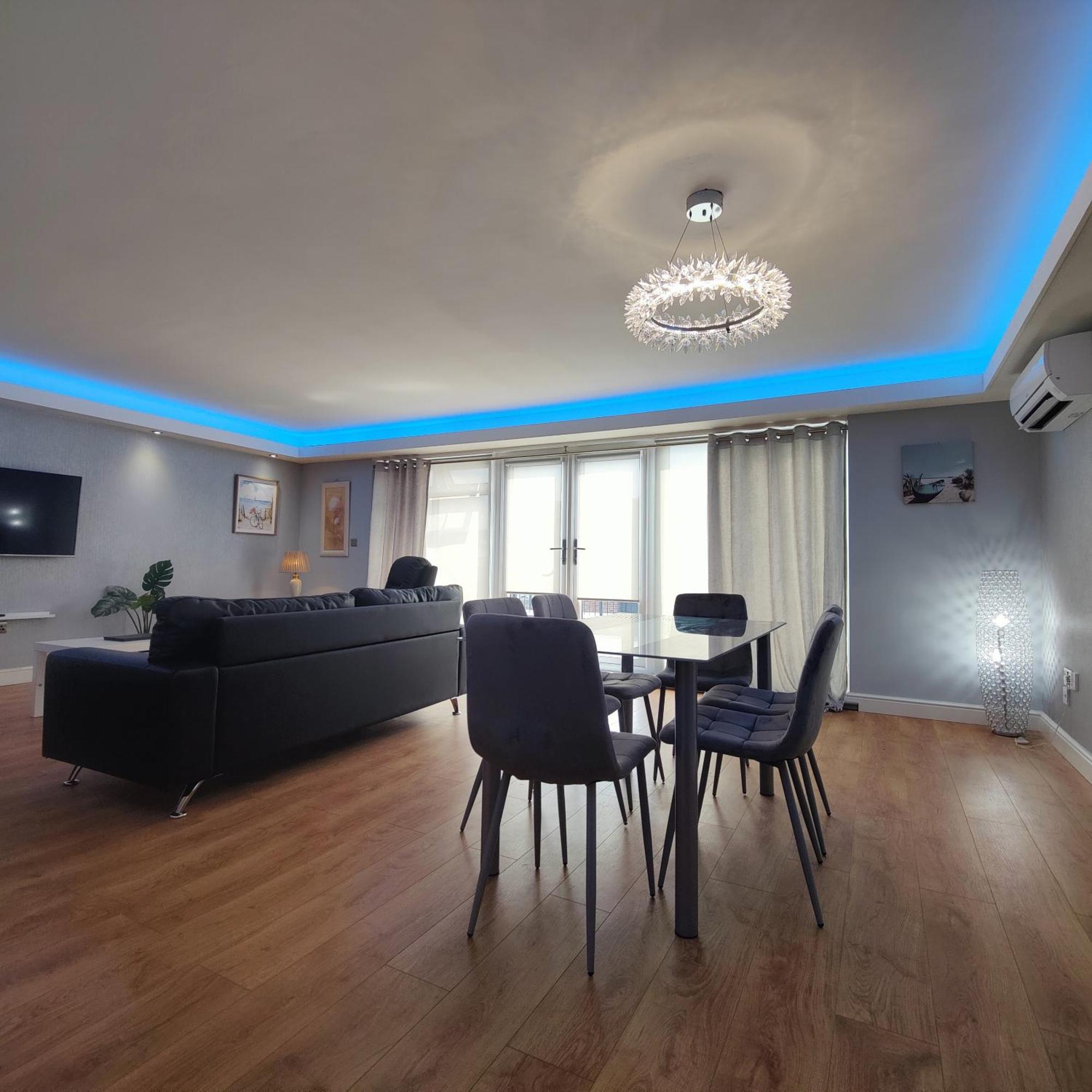 - Kempston Court Hotel